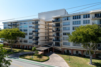 Longwood Towers in Bay Harbor Islands, FL - Building Photo - Building Photo