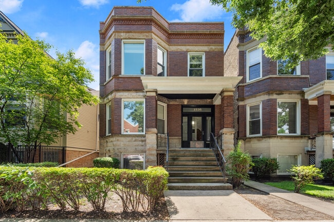 1535 W School St, Unit 2
