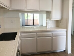 4627 Finley Ave, Unit 305 in Los Angeles, CA - Building Photo - Building Photo