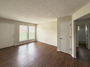 2523-2523 E Morris Dr in Columbia, MO - Foto de edificio - Building Photo