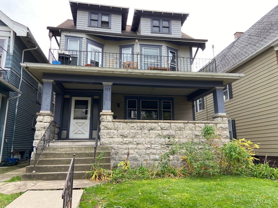 677 W Delavan Ave in Buffalo, NY - Building Photo
