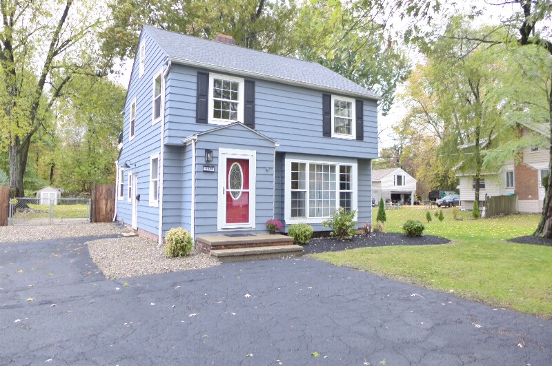 4530 Clague Rd in North Olmsted, OH - Foto de edificio