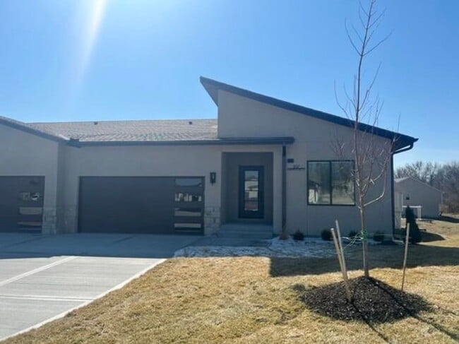 property at 104-106 Oakwood Ct