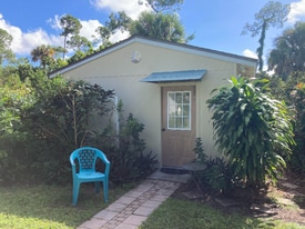 203 Esther St in Naples, FL - Building Photo