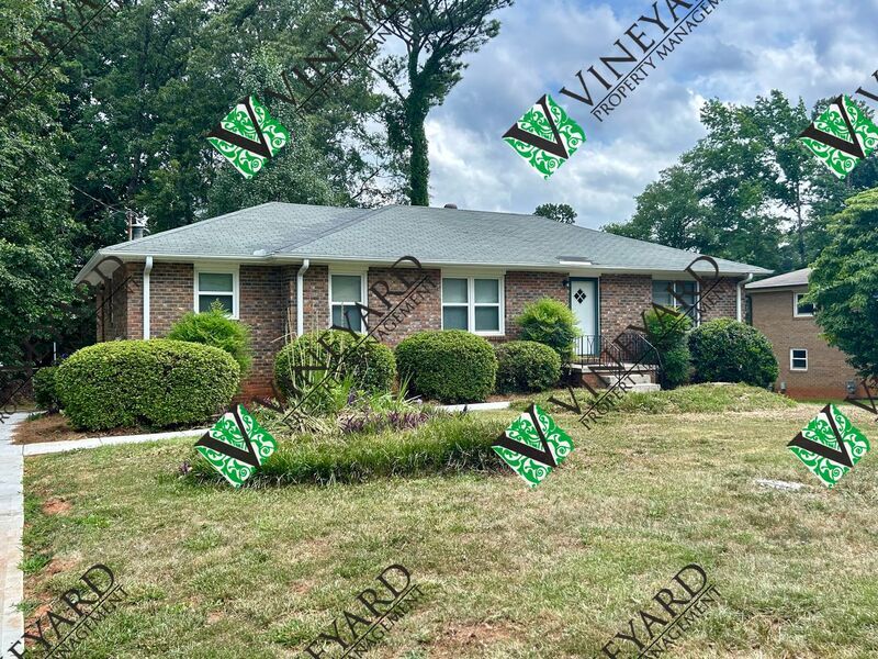 993 Walnut Cir SW in Marietta, GA - Building Photo