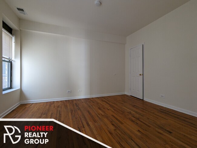 912 W Dakin St in Chicago, IL - Building Photo - Building Photo