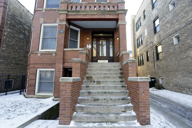 2247 W Thomas St in Chicago, IL - Building Photo - Building Photo