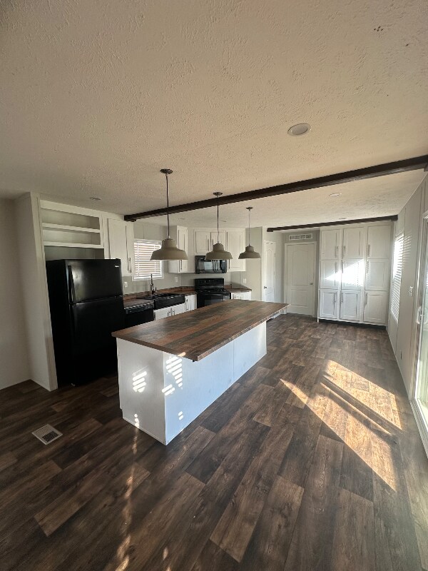 property at 9477 Lansdowne Rd
