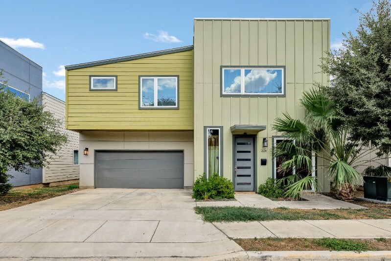 226 Rainbow Dr in San Antonio, TX - Building Photo