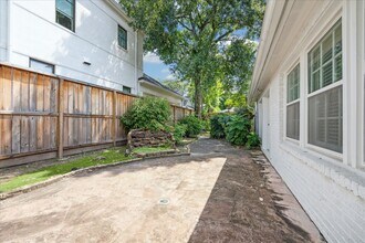 4025 Essex Ln in Houston, TX - Building Photo - Building Photo