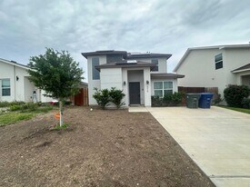 2310 Durazno Ct in Laredo, TX - Building Photo