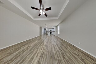 4295 Roaring Timber Dr in Conroe, TX - Building Photo