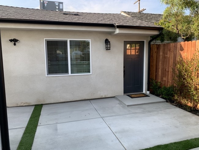 11313 Delano St in Los Angeles, CA - Building Photo - Building Photo