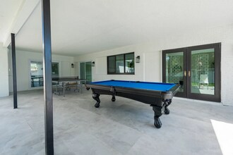 4147 Stirling Rd in Davie, FL - Building Photo - Building Photo