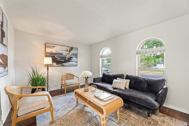 property at 8101 Amelia Rd