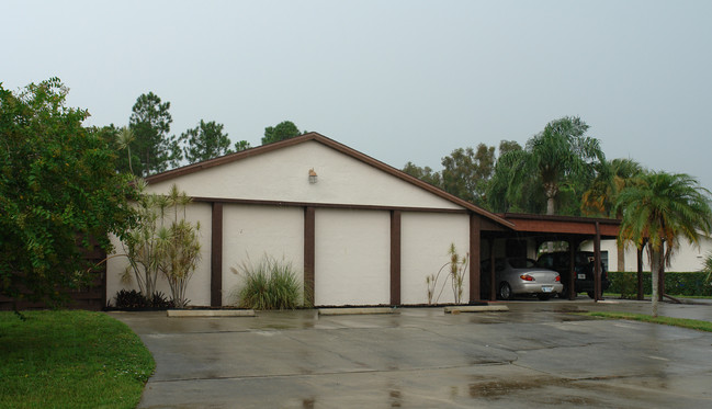 5936-5962 Littlestone Ct in North Fort Myers, FL - Foto de edificio - Building Photo