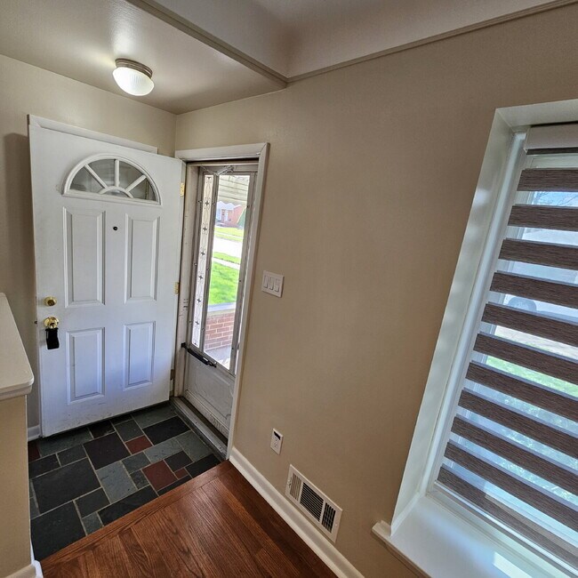 28218 Diesing Dr in Madison Heights, MI - Foto de edificio - Building Photo