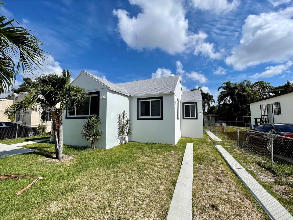 1551 NW 55th St in Miami, FL - Building Photo