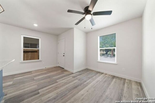 227 S Grimes St in San Antonio, TX - Building Photo - Building Photo