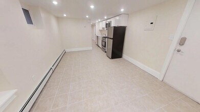 65 Walden St, Unit 1R in Cambridge, MA - Building Photo - Building Photo