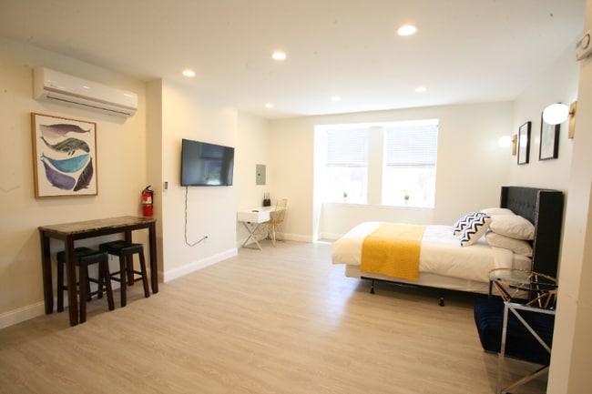 4417 Sansom St in Philadelphia, PA - Building Photo - Building Photo