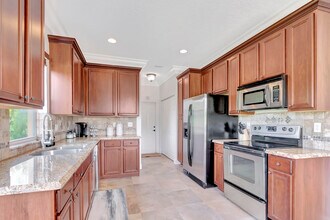 6173 Lottie Ln in Lantana, FL - Foto de edificio - Building Photo
