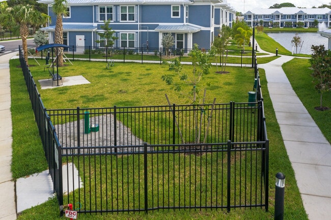 The Bergamot Apartments On 780 in Sarasota, FL - Building Photo - Building Photo