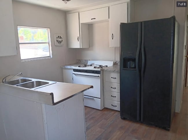 951 N Auburn Ave in Farmington, NM - Building Photo - Building Photo