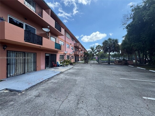 17101 NW 57th Ave in Miami Gardens, FL - Building Photo - Building Photo