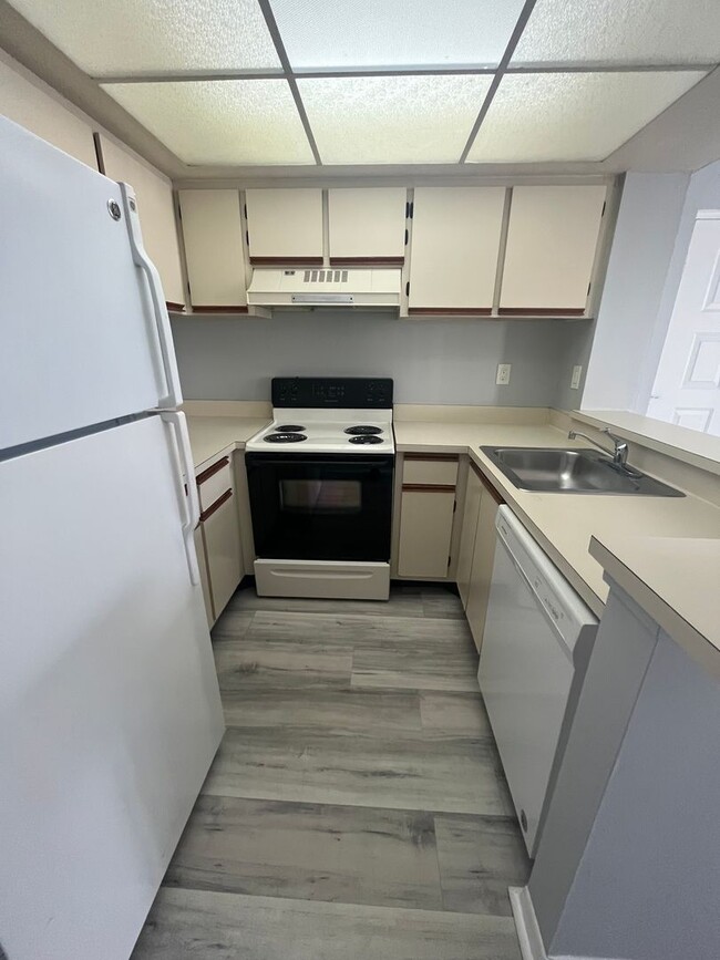 property at 752 Executive Center Dr