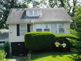 221 River Meadow Dr in Rochester, NY - Building Photo