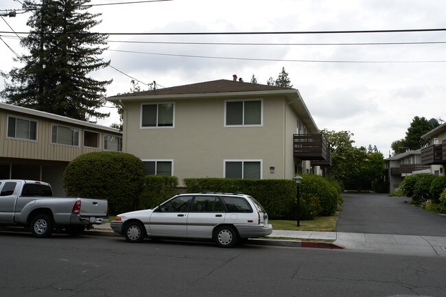 675 Roble Ave in Menlo Park, CA - Building Photo - Building Photo