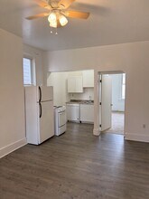 374 Meyran Ave in Pittsburgh, PA - Building Photo - Building Photo