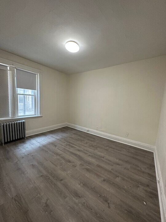 111 Washington St, Unit 4 in Newton, MA - Building Photo