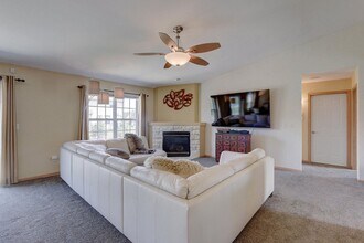 5334 W Highlands Ct in Franklin, WI - Building Photo - Building Photo