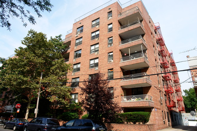 13815 Franklin Ave in Flushing, NY - Building Photo - Building Photo