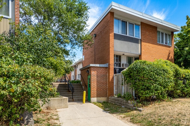 Flemingdon Park in Toronto, ON - Building Photo - Building Photo