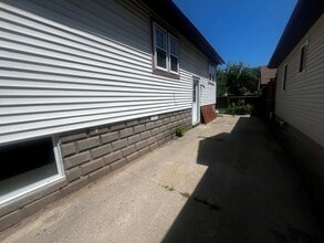 350 Russell St N in Sarnia, ON - Building Photo - Building Photo