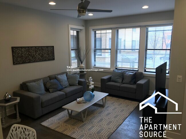 2620 N Rockwell St, Unit 3 in Chicago, IL - Foto de edificio - Building Photo