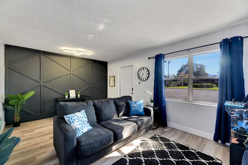 4511 W McElroy Ave in Tampa, FL - Building Photo