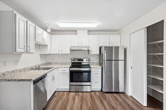 Kensington Gate Apartments in Tacoma, WA - Building Photo - Building Photo