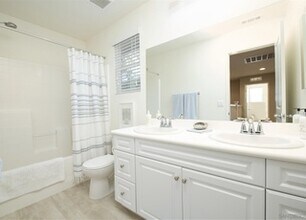 558 Moonlight Dr in San Marcos, CA - Building Photo - Building Photo