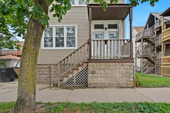 property at 3311 N Ravenswood Ave