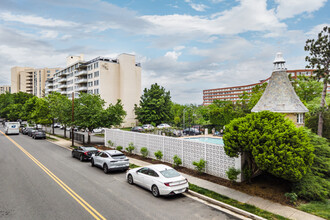 Ridge House Condominiums in Arlington, VA - Building Photo - Building Photo