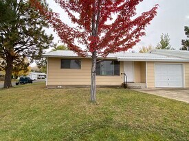 1808 Taurus Ave in La Grande, OR - Building Photo