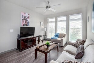 1628-1898-1898 Wyndale St in Houston, TX - Building Photo