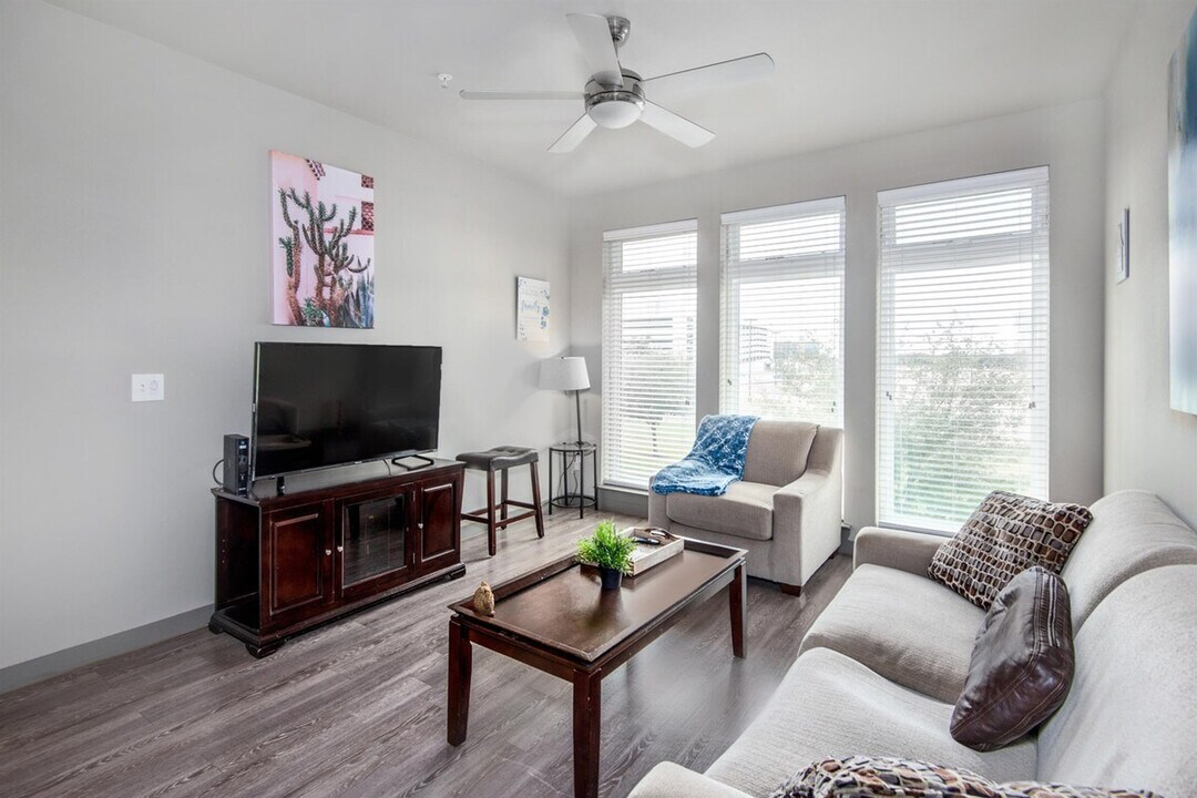 1628-1898-1898 Wyndale St in Houston, TX - Building Photo