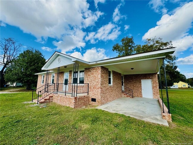 105 E Railroad St in Pembroke, NC - Building Photo - Building Photo