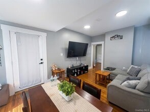 52 Maple Pl in Amityville, NY - Building Photo - Building Photo