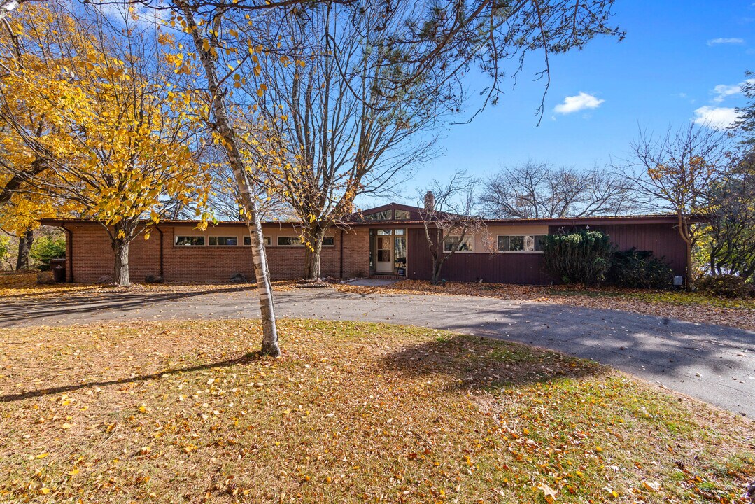 4105 Riverview Dr in Alma, MI - Building Photo